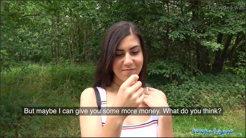 Anya Krey gibt Handjob und Fussjob