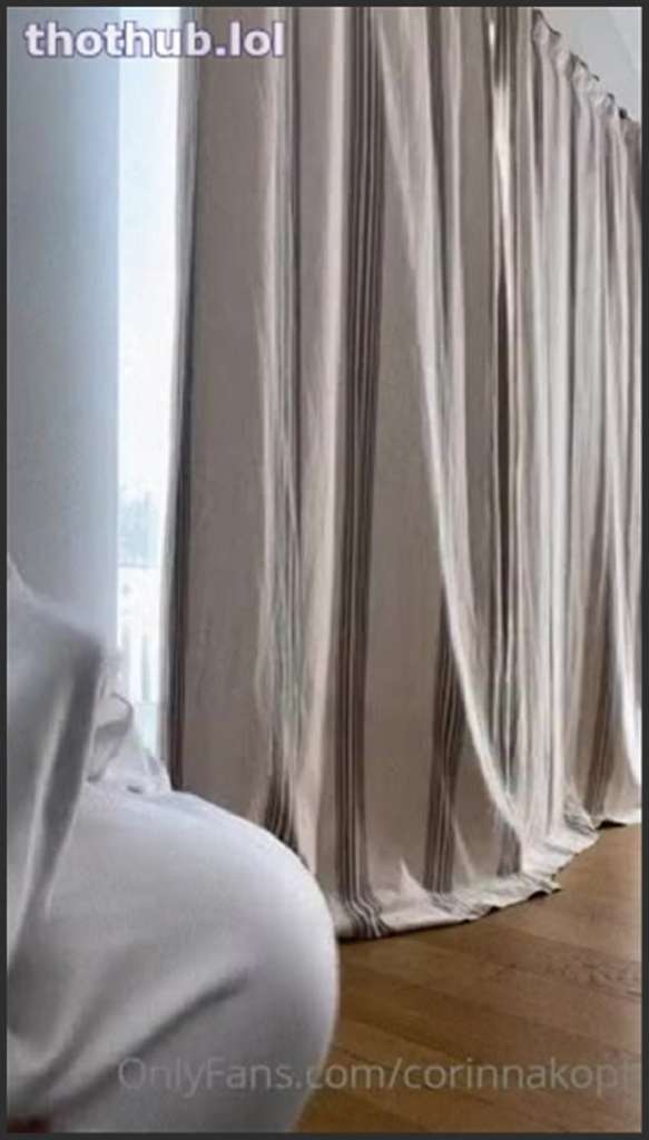 Corinna Kopf einer erotischen lesbischen Massage zu