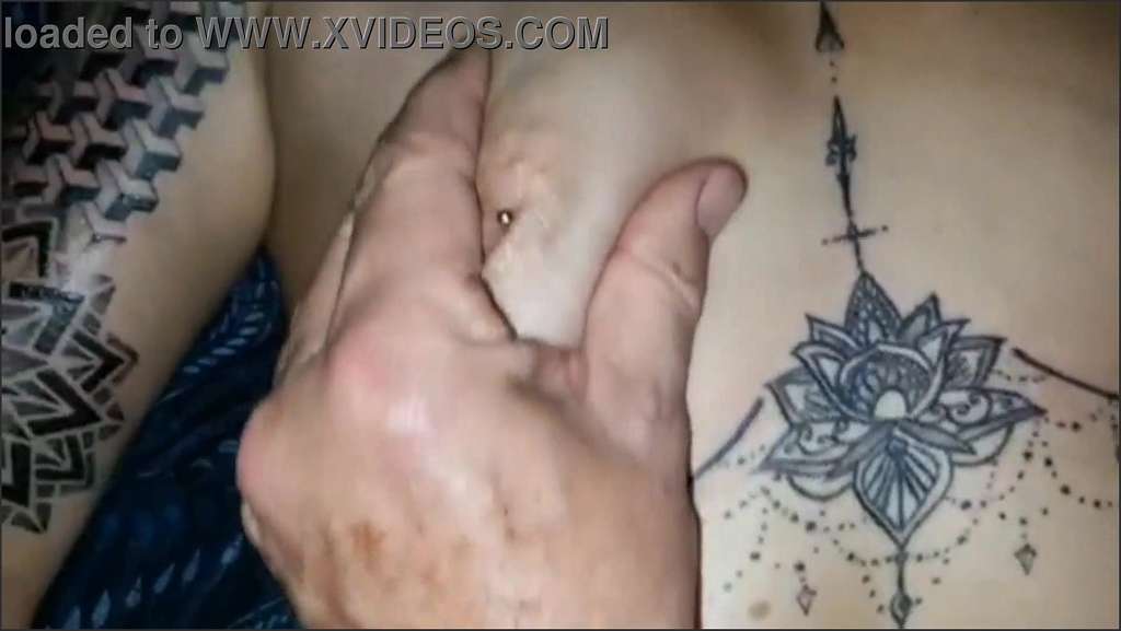 Seitensprung mit kleinen Möpsen hart gefickt beim privaten Gangbang